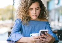 O que a psicologia diz sobre evitar responder mensagens imediatamente