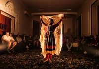 O que o isolamento ensina? Peça mergulha no inconsciente humano