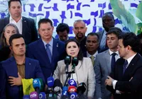 Oposição anuncia pedidos de impeachment contra 16 ministros