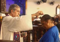 Padre de 72 anos morre antes de celebrar missa de Páscoa imagem
