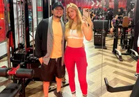 Pai de Melody assume namoro com influenciadora 20 anos mais nova