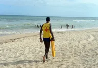 Pai morre afogado ao salvar filho na Praia do Flamengo em Salvador imagem