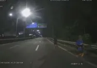 Passageiro tem cinzas da mãe roubadas em assalto a ônibus imagem