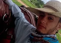 Peão morre após ser pisoteado por touro durante montaria imagem
