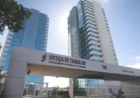 Pessoa passa mal e morre na entrada do Fórum 2 de Julho, em Salvador imagem