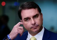 Petista desafia Flávio Bolsonaro a assinar “CPI do Dark Horse"