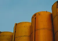Petróleo atinge valor exorbitante em meio à guerra do Oriente Médio imagem