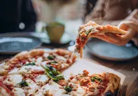 Pizza de liquidificador: aprenda a fazer receita prática em minutos imagem