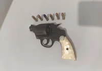 PM age rápido e apreende revólver com menor dentro de escola na Bahia