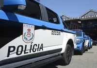 PMs são presos após assaltarem ônibus fardados e roubarem 11 celulares imagem