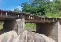 Ponte que divide Bahia e Minas é interditada após risco de desabamento