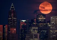 Por que a Lua rosa não é rosa? Entenda o fenômeno imagem