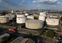 Preço do petróleo cai mais de 10% com sinal de trégua entre EUA e Irã imagem