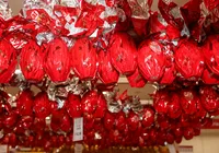 "Preços estão caríssimos!": busca por ovos de Páscoa chama atenção em Salvador