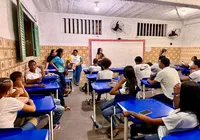 Prefeitura garante auxílio de R$ 100 para mães solo e idosos concluírem estudos