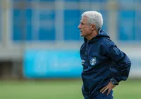 Privilegiado? Técnico do Grêmio insinua ajuda ao Vitória no calendário da CBF imagem
