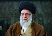 Quem foi Ali Khamenei, o aiatolá que comandou o Irã por mais de 30 anos imagem