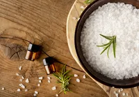 Sal grosso com alecrim funciona? Veja para que serve essa mistura
