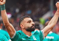 Salah decide deixar o Liverpool e se emociona: "Jamais caminharei só"