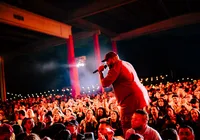 Samba, barbeiro e trancista: Tiee traz experiência do subúrbio carioca para Salvador imagem