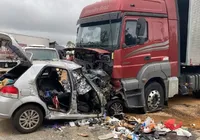 Seis pessoas da mesma família morrem em batida entre carro e carreta