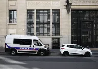 Suspeitos de participação em atentado a banco de Paris são presos imagem