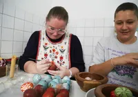 Tradição de ovos pintados mantém viva a Páscoa entre europeus