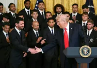 Trump recebe Messi na Casa Branca e faz novas ameaças ao Irã imagem