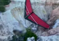 Turista cai de asa-delta durante voo em destino turístico da Bahia