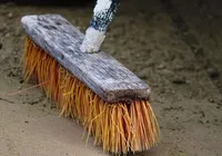 Vassoura vira motivo de crime com 3 baleados; entenda imagem