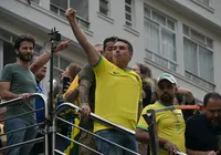 Veja porque Flávio Bolsonaro usa coletes à prova de balas em eventos imagem