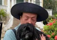 Veterano da Globo choca ao revelar: “Fiz suruba com 7 pessoas” imagem
