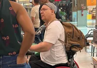 Vídeo: Herbert Vianna é flagrado tocando em shopping de Salvador