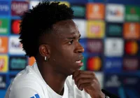 Vini Jr. se manifesta sobre caso de preconceito contra Lamine Yamal