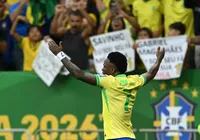 Vinicius une arte, coragem e memória do futebol imagem