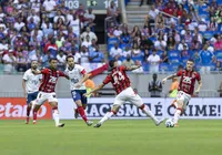 Vitória contratou 4x mais e gastou menos que Bahia na janela