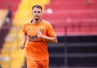Vitória pode ganhar bônus milionário com empréstimo de zagueiro imagem