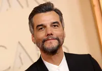 Wagner Moura e brasileiros brilham no tapete vermelho do Oscar