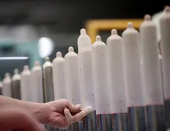 Guerra pode elevar preço da camisinha para R$ 32 no Brasil; entenda - Imagem