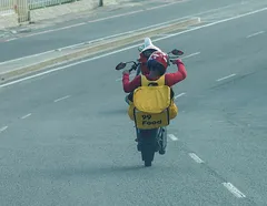 Inexperiência, velocidade e celular colocam jovens em risco no trânsito - Imagem