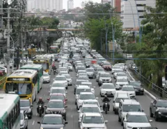 Uber e 99 na Bahia: guerra e combustíveis podem deixar corridas mais caras - Imagem
