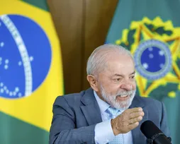 Após rumores de desistência, Lula reafirma candidatura à presidência - Imagem