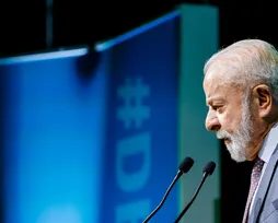 Lula guarda trunfos contra Flávio Bolsonaro para campanha eleitoral - Imagem