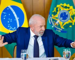 Lula pede e ministros desistem de disputar eleições - Imagem
