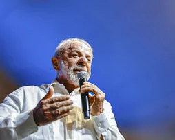 Lula rebate Flávio e compara Bolsonaro a carro desmanchado - Imagem