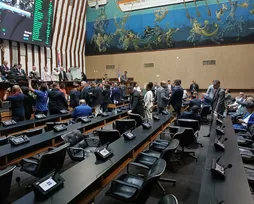 Partidos abrigam candidatos em massa e evitam votos desperdiçados na Alba - Imagem