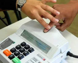 Quem faz 18 anos entre turnos precisa votar? Entenda regra - Imagem