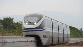 BYD assume linha de trem inacabada e transporta 100 mil passageiros por dia