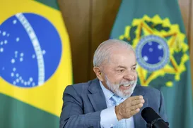 Após rumores de desistência, Lula reafirma candidatura à presidência - Imagem