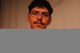 Artista baiano faz história ao representar sozinho a América do Sul em Berlim - Imagem